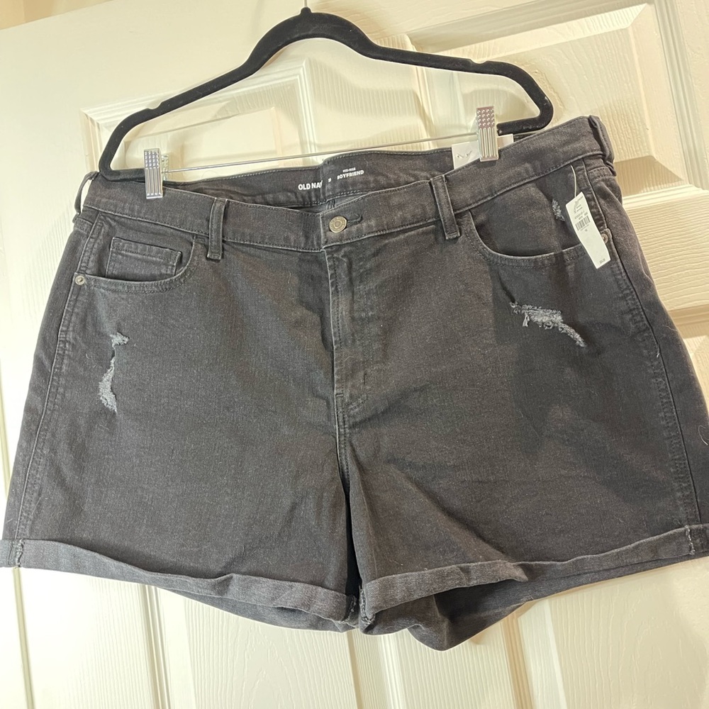 Old Navy mid-rise boyfriend ripped black jean shorts - BRAND NEW - size 18 black